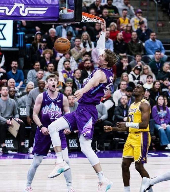 中国男篮爆冷湖人B队，布克绝境逆转的简单介绍