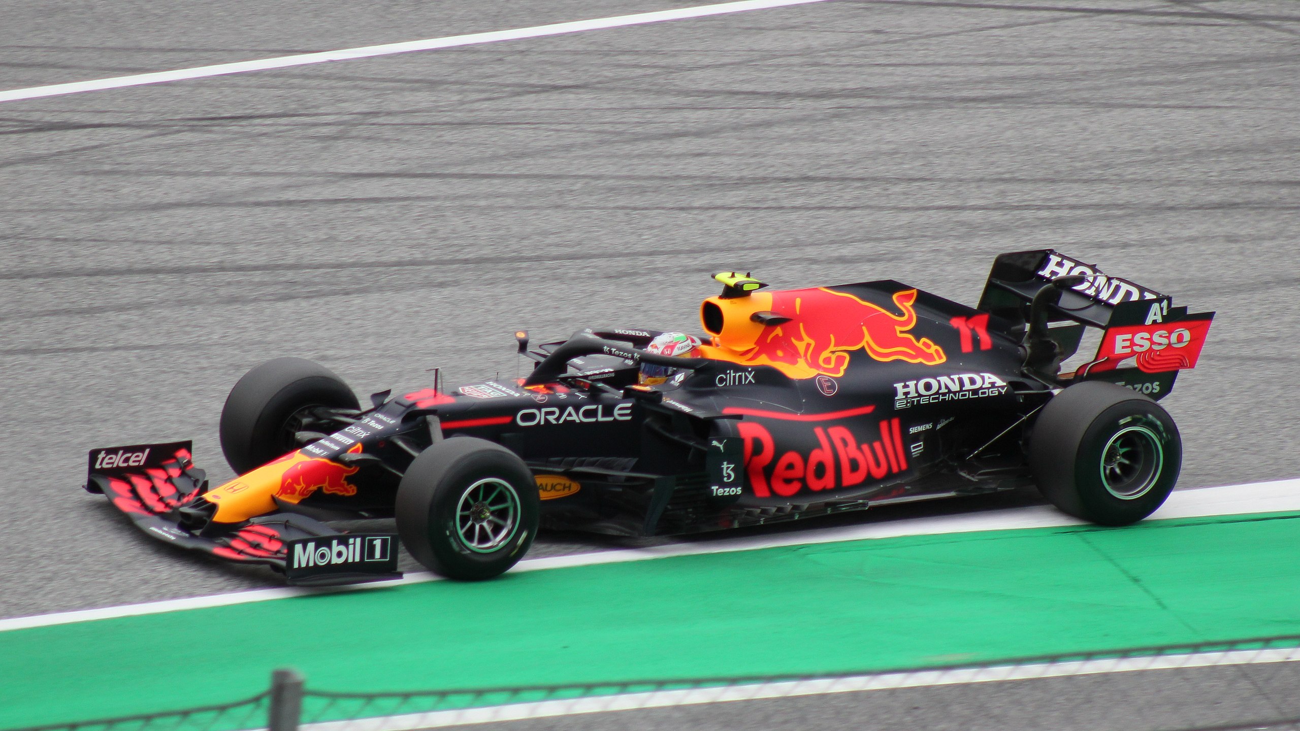 梅赛德斯力克阿斯顿马丁，佩雷兹高光表现的简单介绍