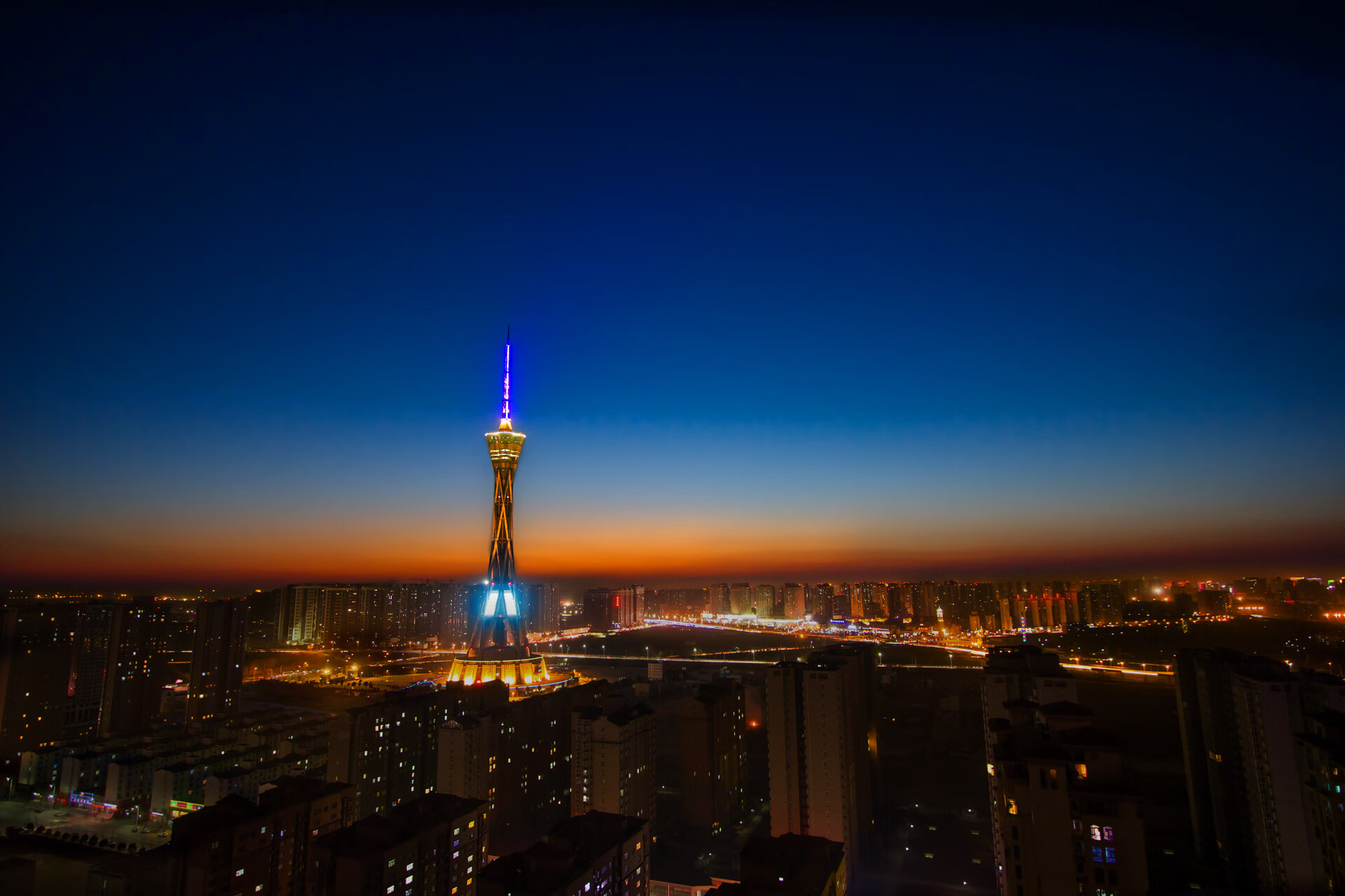 赛道双线传奇，索伯崛起碾压二队，塞恩斯父子刷新时空纪录