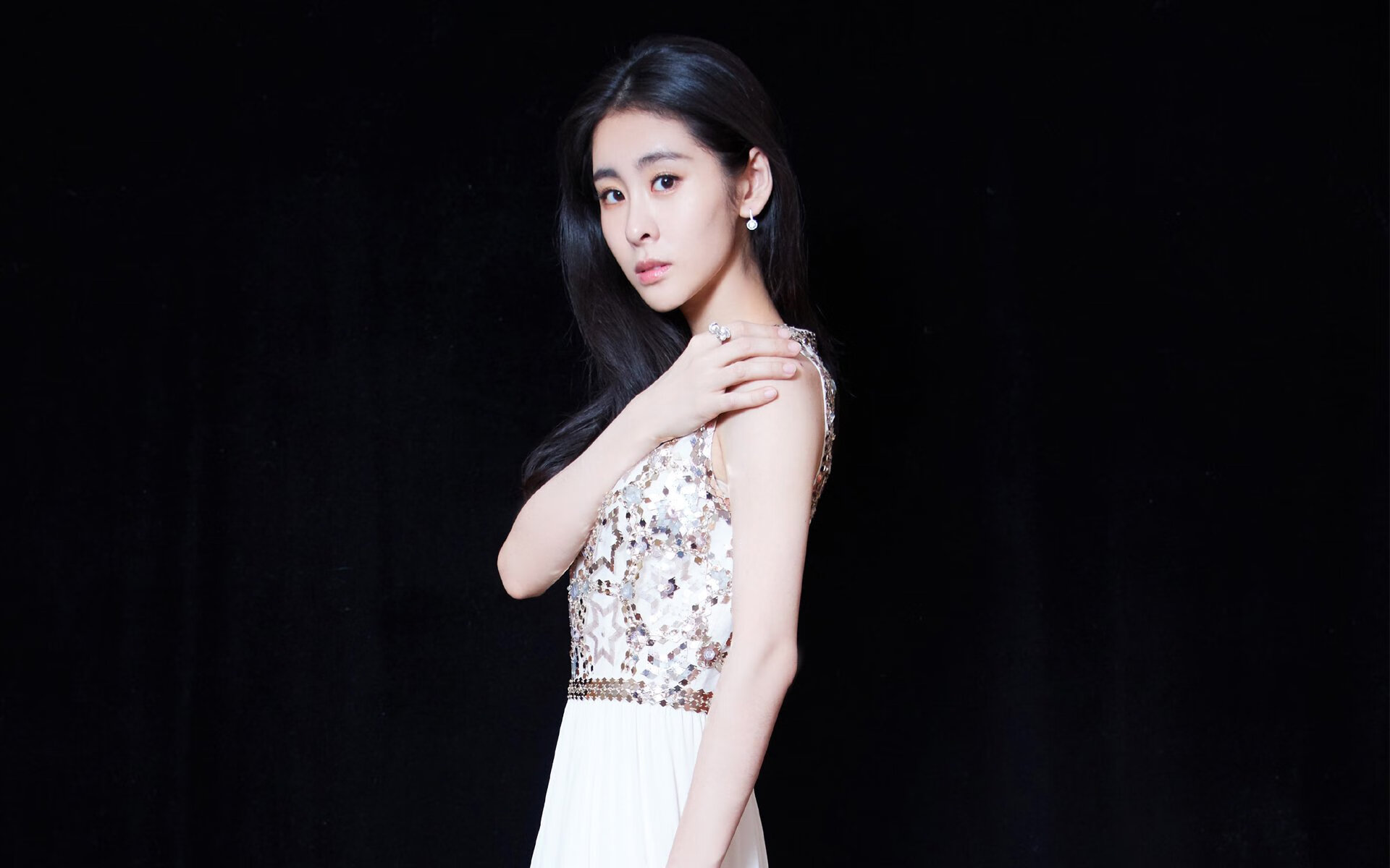 小贾伦压哨绝杀定乾坤！爵士季前赛横扫上海，彰显NBA与CBA实力差距