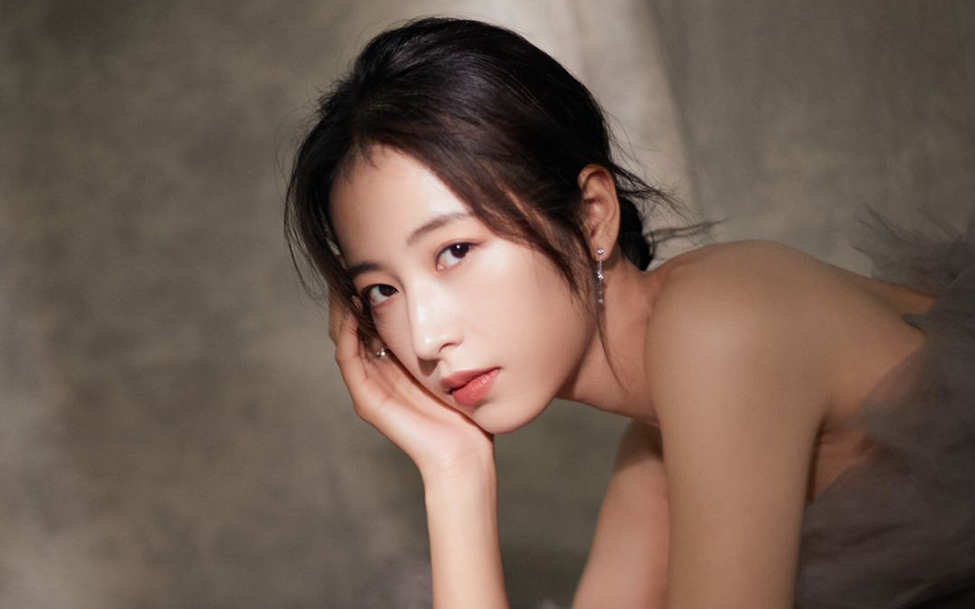 老妇人绘就防守杰作，斯通斯，那支决定胜利的铁笔